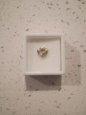 Heart-Cut Yellow Labradorite 10x10 mm 2.75ct